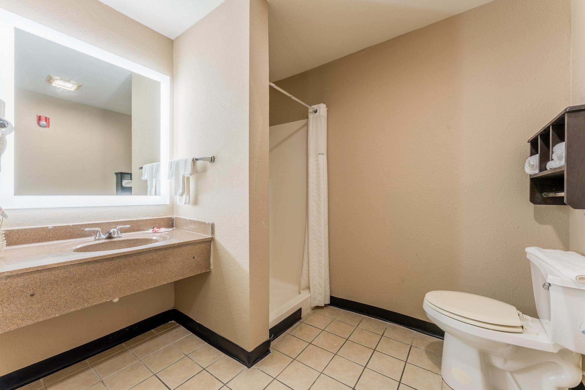 Super 8 By Wyndham Lake Charles Northeast Eksteriør billede
