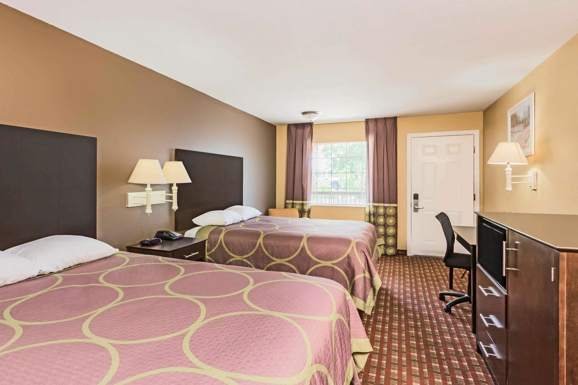 Super 8 By Wyndham Lake Charles Northeast Eksteriør billede