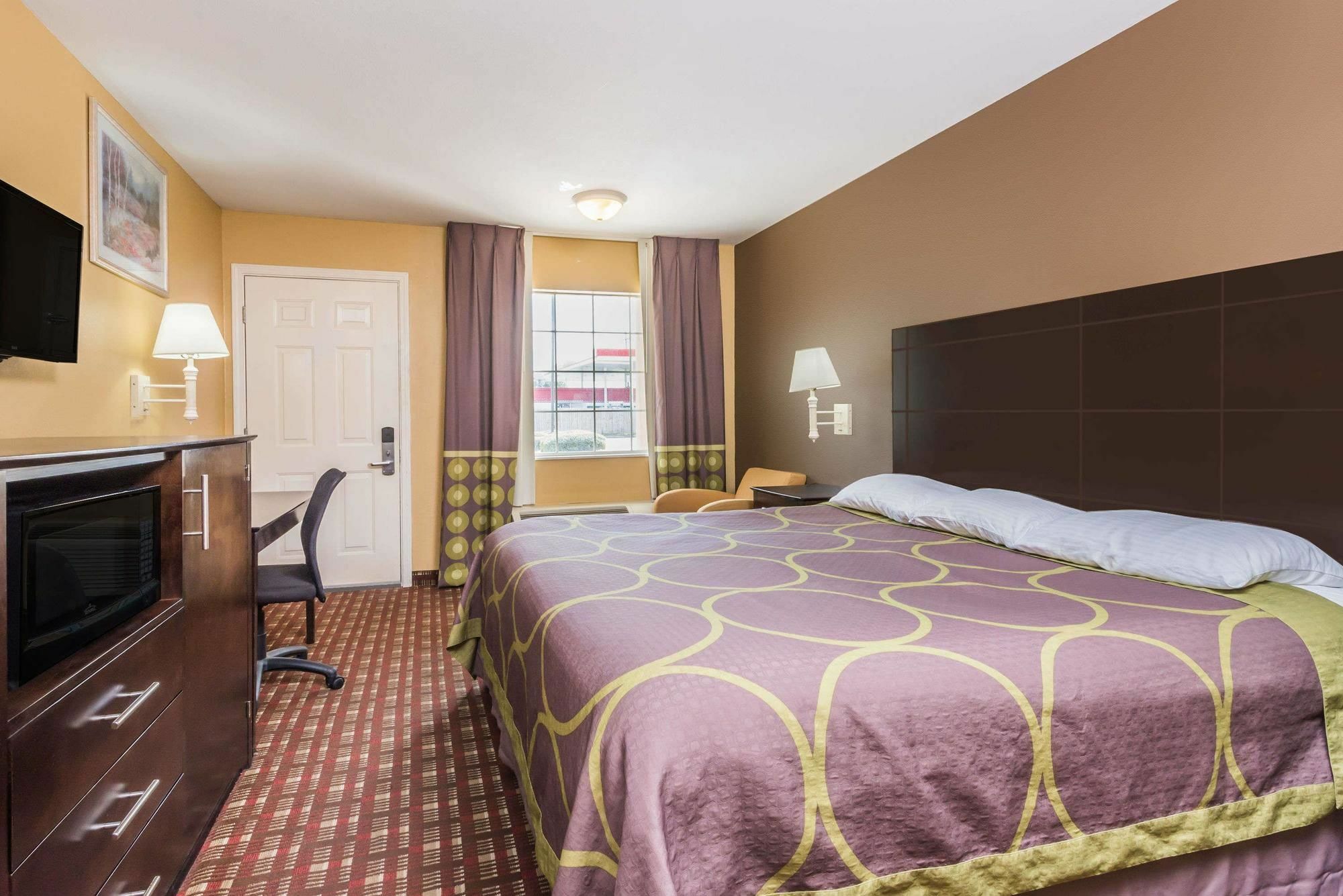 Super 8 By Wyndham Lake Charles Northeast Eksteriør billede