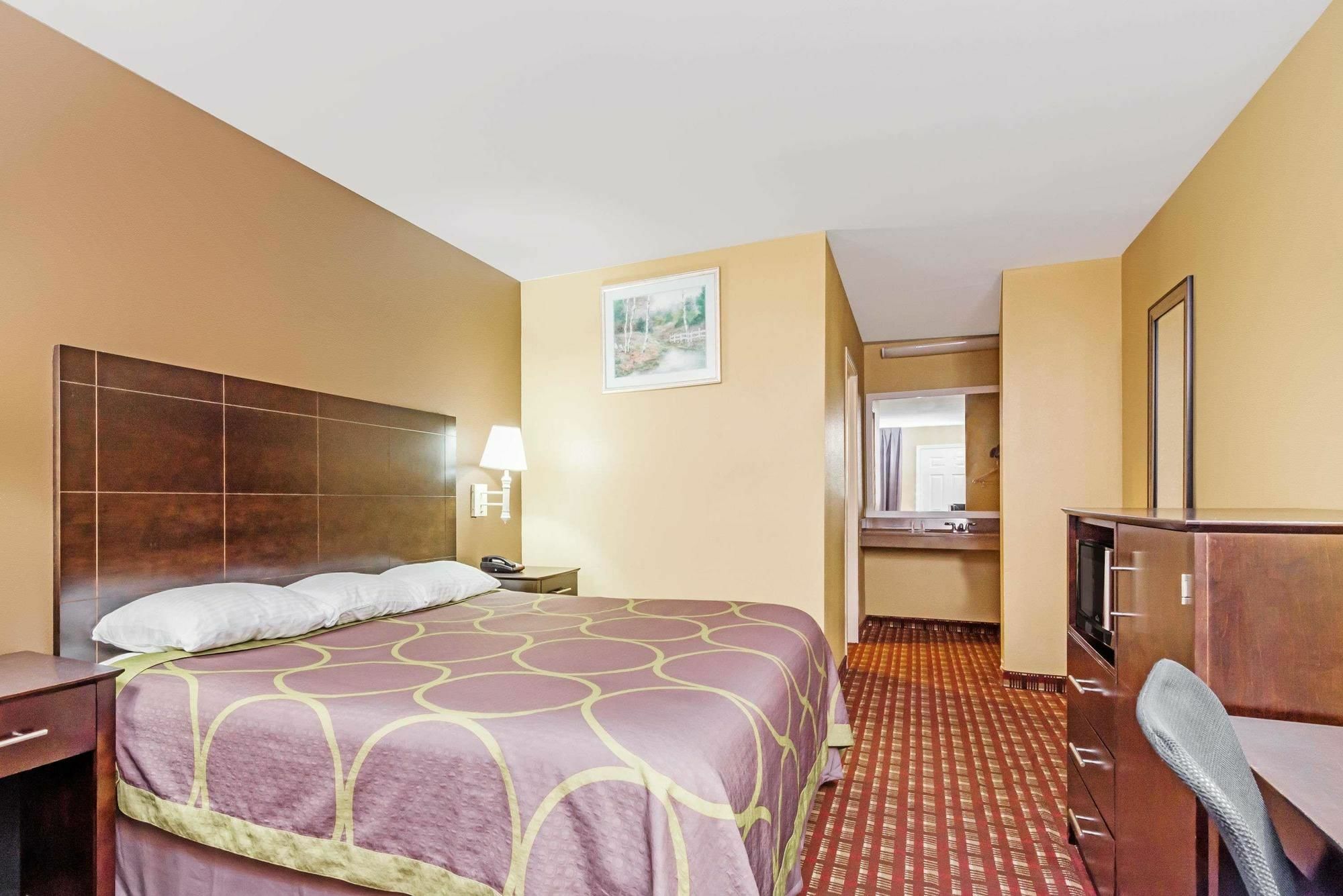 Super 8 By Wyndham Lake Charles Northeast Eksteriør billede